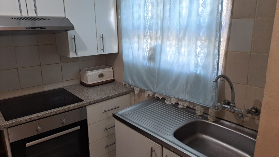 2 Bedroom Property for Sale in Grassy Park Western Cape